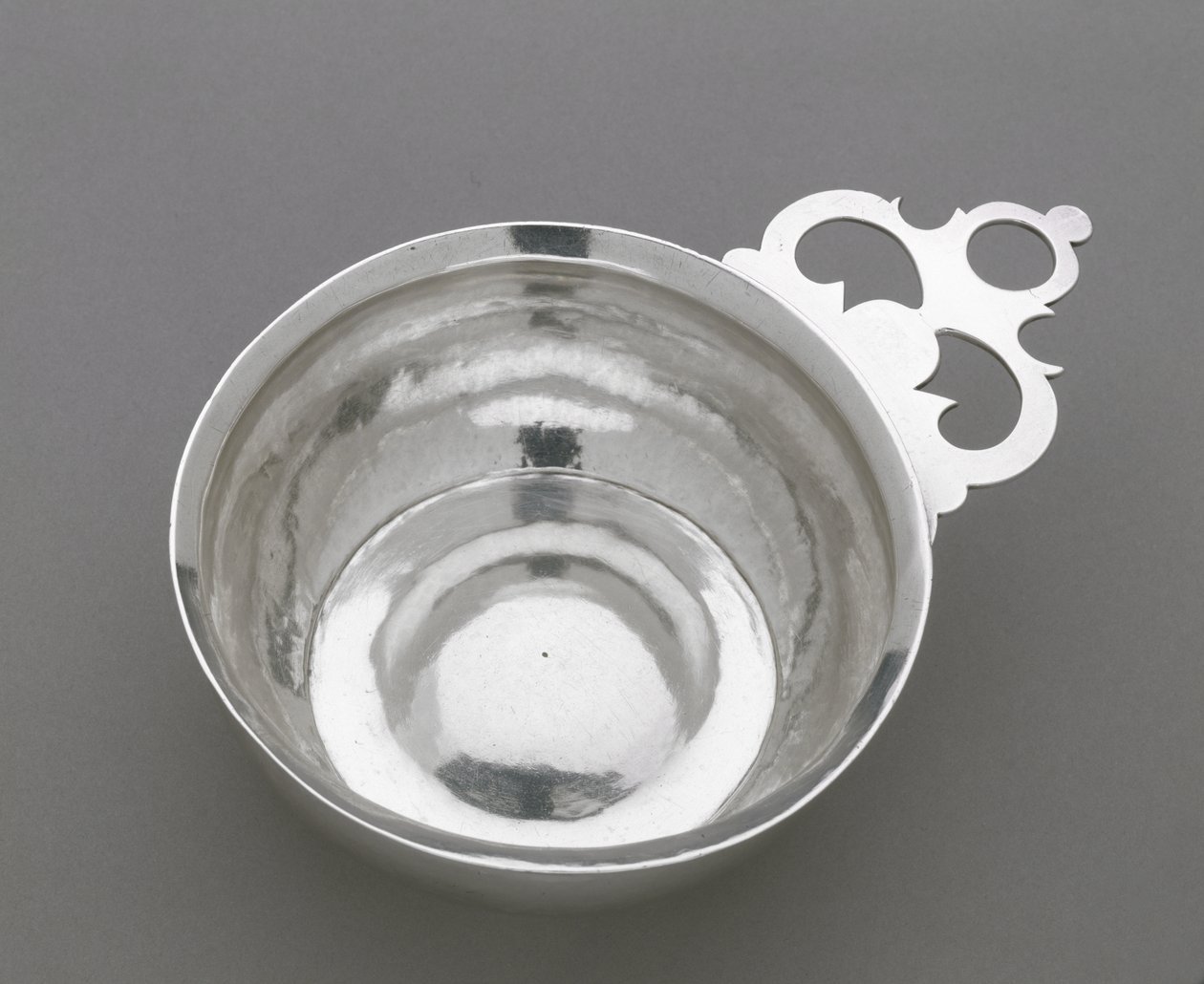 Porringer, c. 1747-1810 (prata) de Elias Pelletreau
