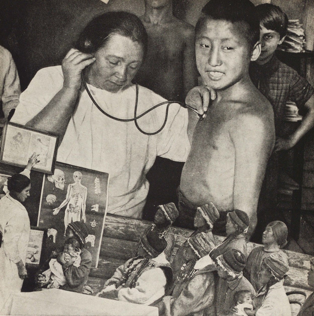 Medicina na URSS. Ilustração da URSS Builds Socialism, 1933. de Eliezer Markowich Lissitzky