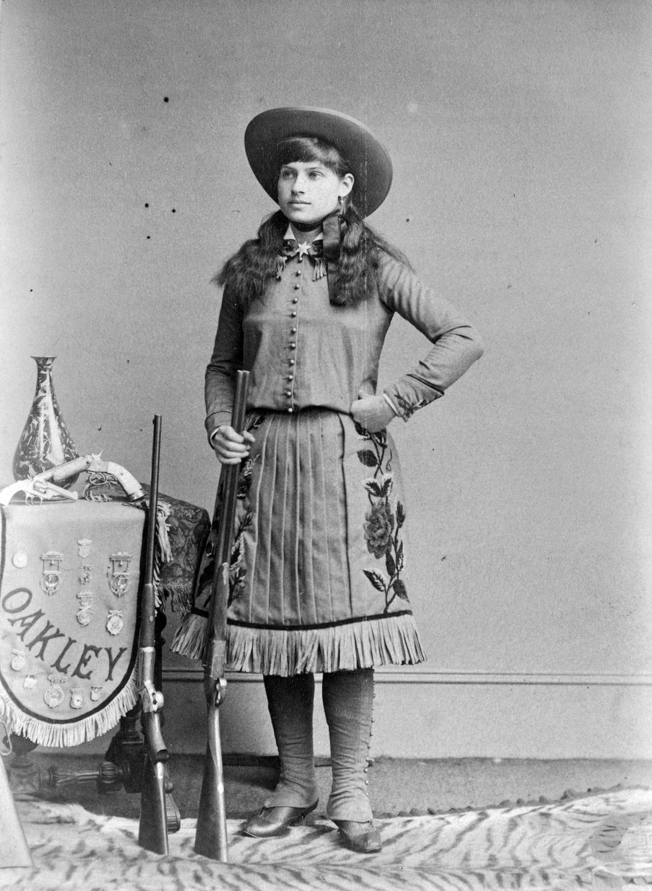 Miss Annie Oakley, Little Claro Tiro, Oeste Selvagem de Buffalo Bill, c.1890-1900 de Elliott und Fry Studio