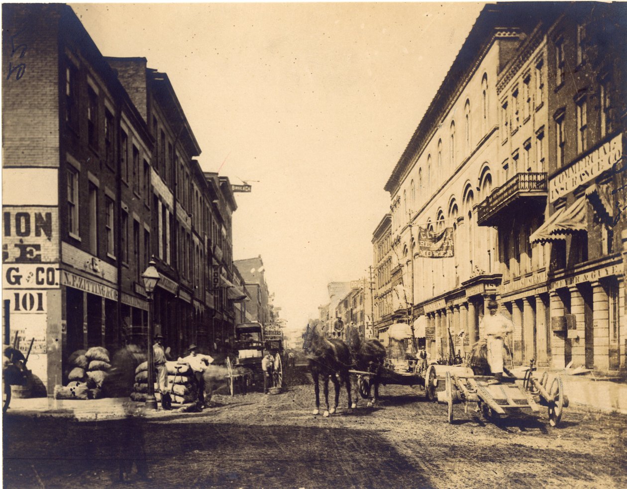 Negócios ao longo da Main (First) Street, North da Walnut Street de Emil Boehl