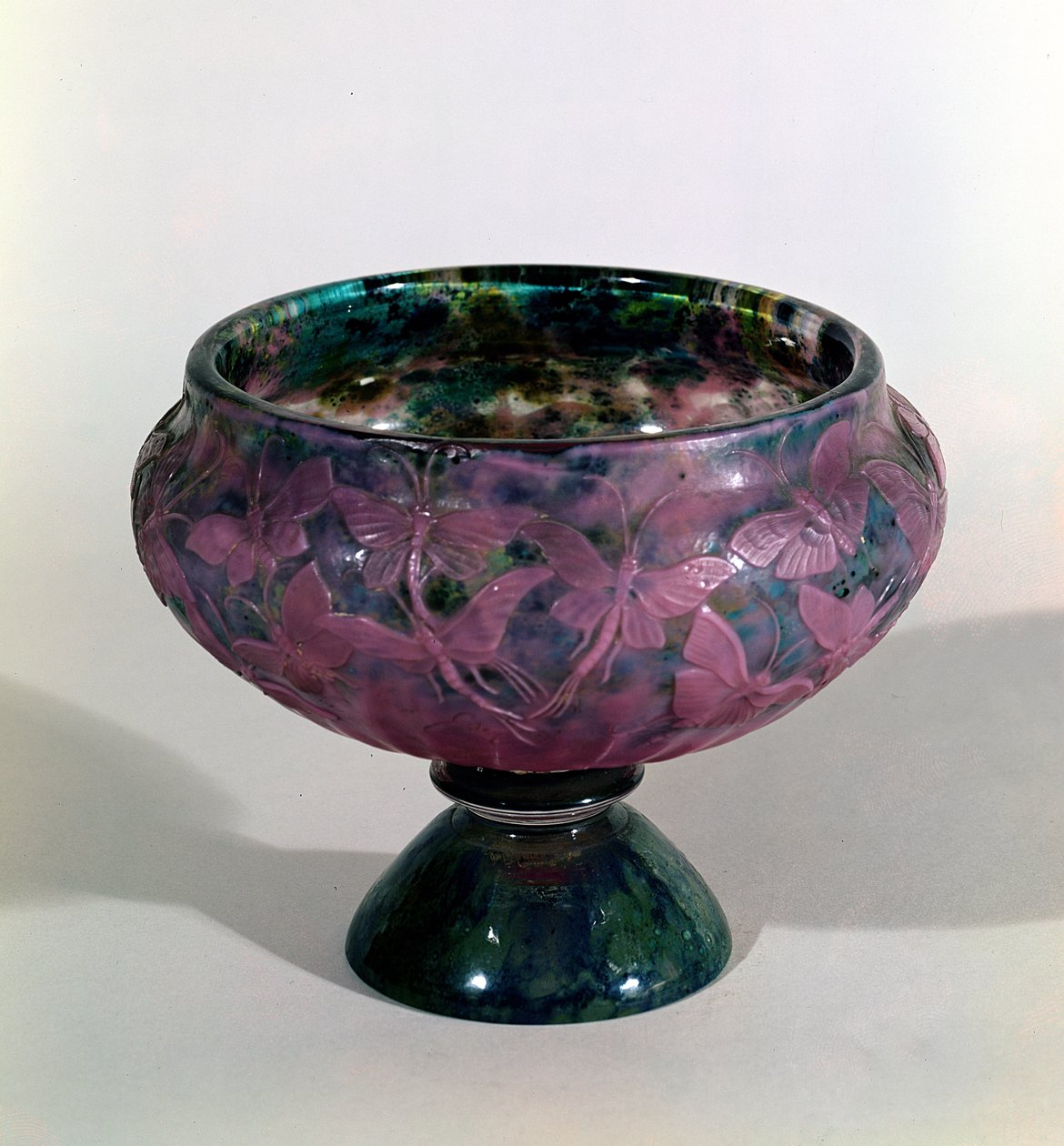 Copa decorada borboletas wuth e insetos alados, Nancy, 1889 (vidro) de Emile Galle