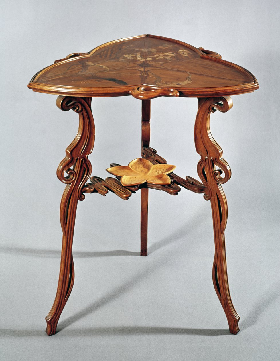 Mesa lateral Nenuphar, c.1900 (madeira) de Emile Galle