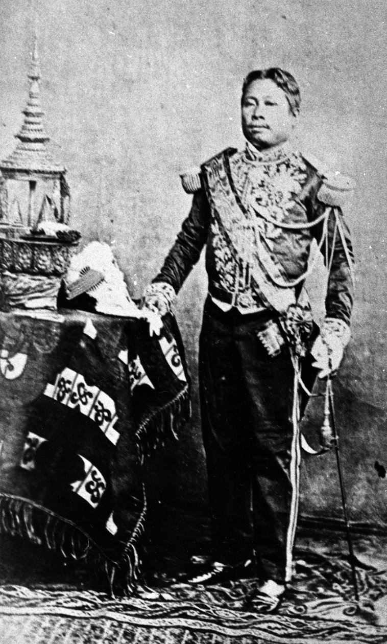 Rei Norodom do Camboja em uniforme militar siamês, 1861 de Emile Gsell