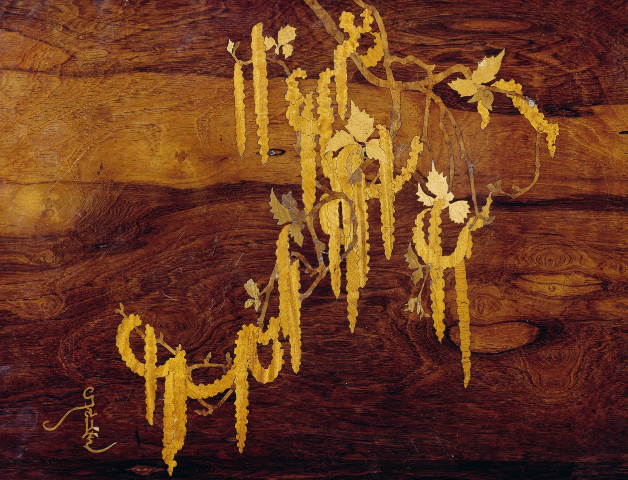 Inlaid com motivo vegetal, detalhe das mesas aninhadas estilo Art Nouveau, ca 1900, por Emile Galle (1846-1904), Detalhe, França, século XX de Emile Galle