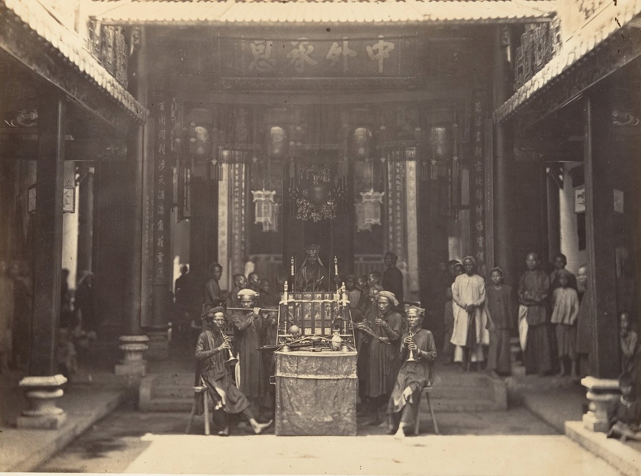Cerimônia religiosa no pagode chinês de Cholen, Saigon, Cochinchina, 1866. de Emile Gsell