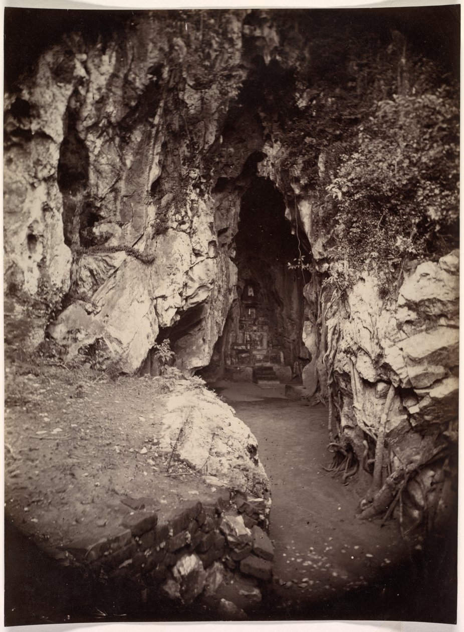 Caverna Hoa Nghiem, Gruta da Transformação de Agosto, c. 1875 de Emile Gsell