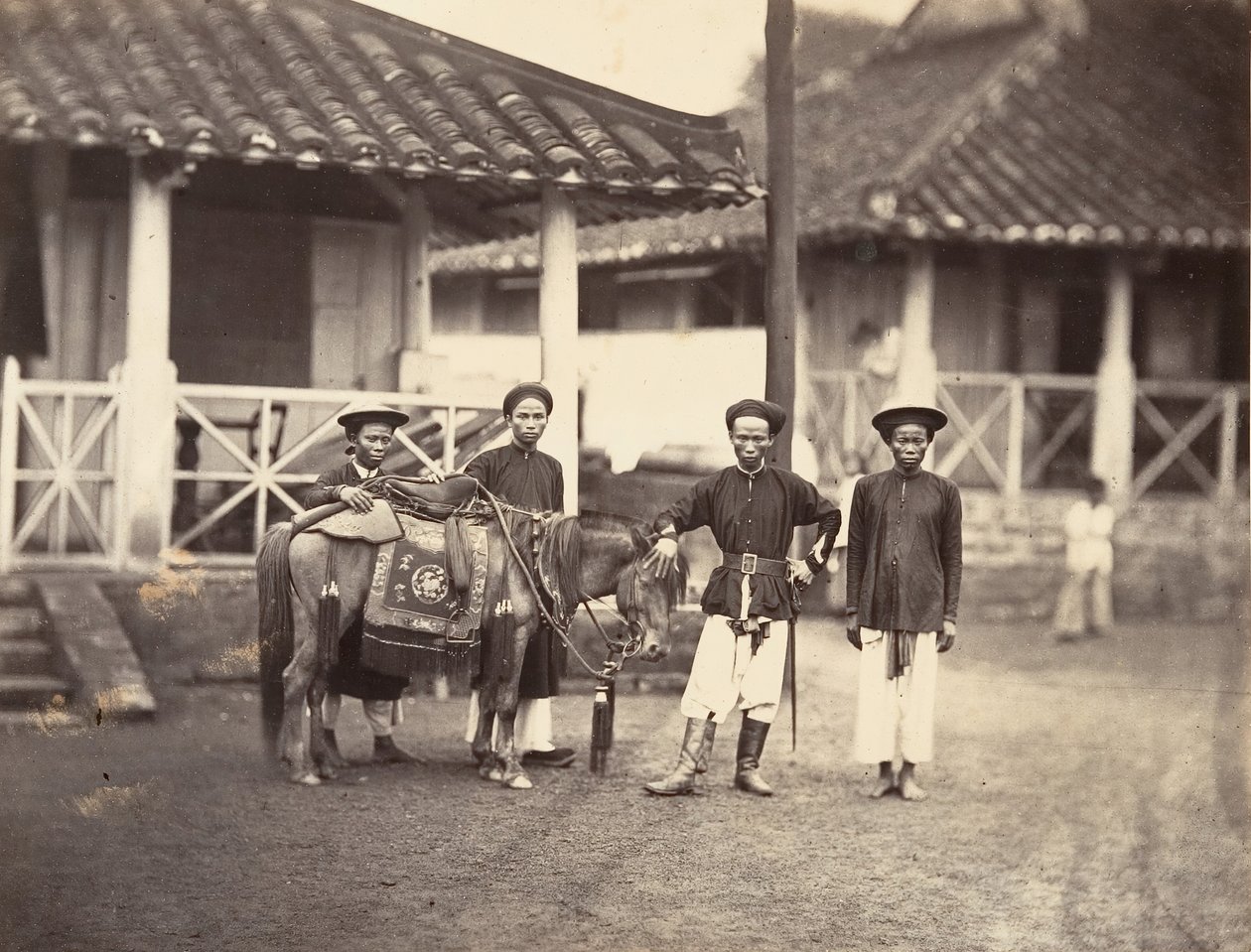 Rico Annamite montando um cavalo, Cochinchina, 1866. de Emile Gsell