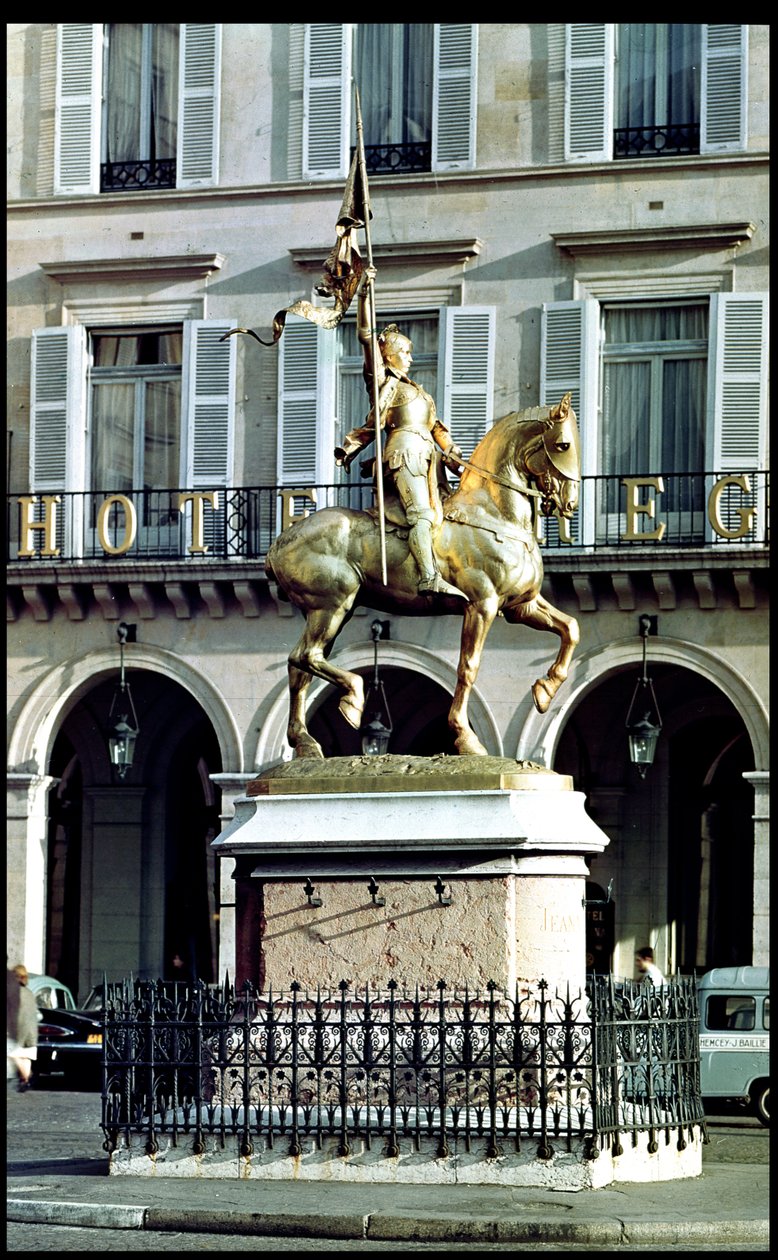 Estátua Equestre de Joana d&39;Arc (1412-31) 1874, modificada em 1899 de Emmanuel Fremiet