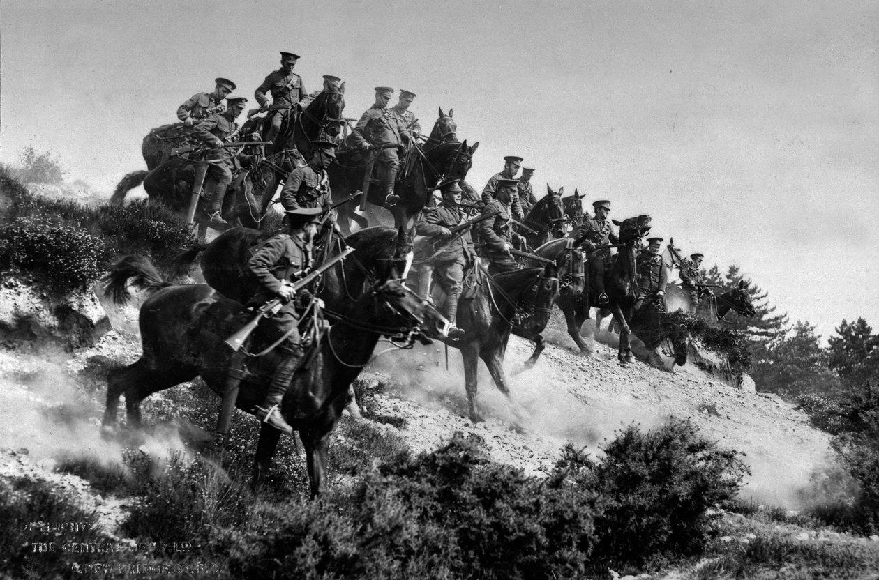 1º Regimento de Reserva de Cavalaria em treinamento, Aldershot, c.1914 de English Photographer