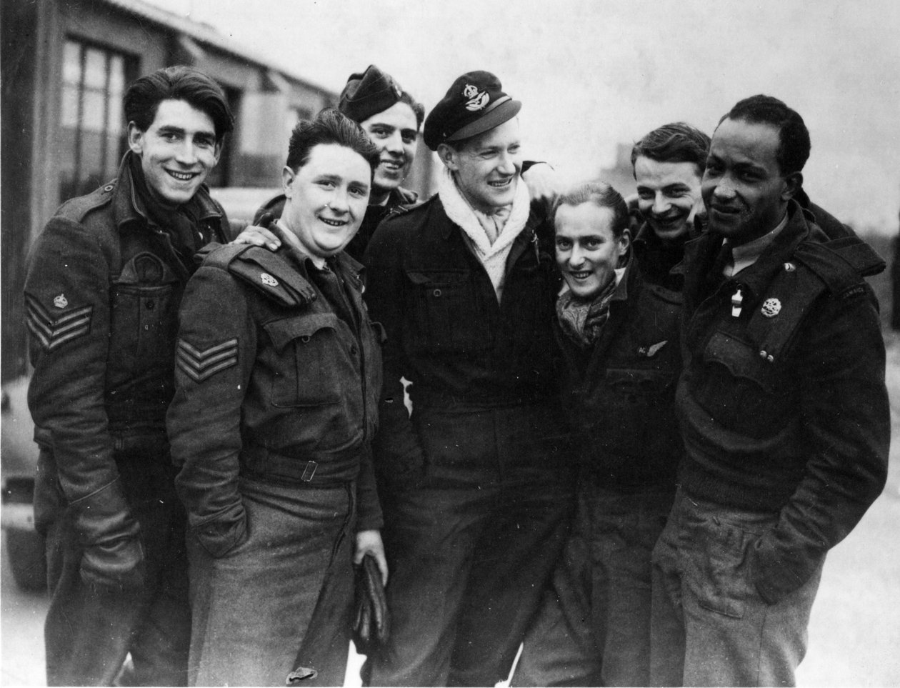 Uma equipe do bombardeiro de Lancaster de English Photographer