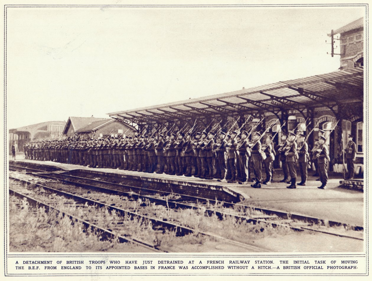 Um destacamento de tropas britânicas que acabaram de se deter em uma estação ferroviária francesa, do The Illustrated War News, publicado em 8 de novembro de 1939 de English Photographer