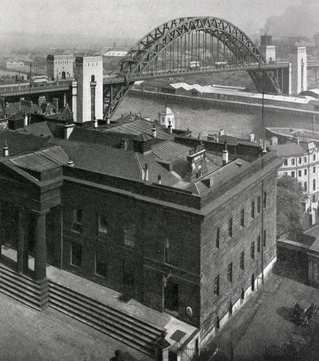 Uma vista da ponte de Tyne, olhando para Gateshead de Newcastle-upon-Tyne de English Photographer