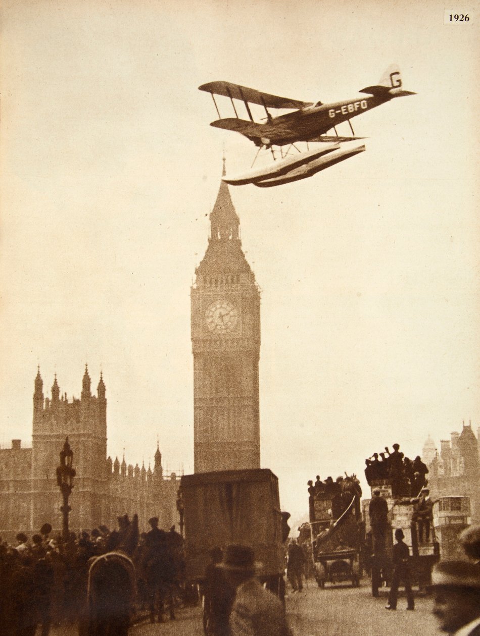 Alan Cobham chegando para pousar no Tamisa em Westminster, Londres, 1926 de English Photographer
