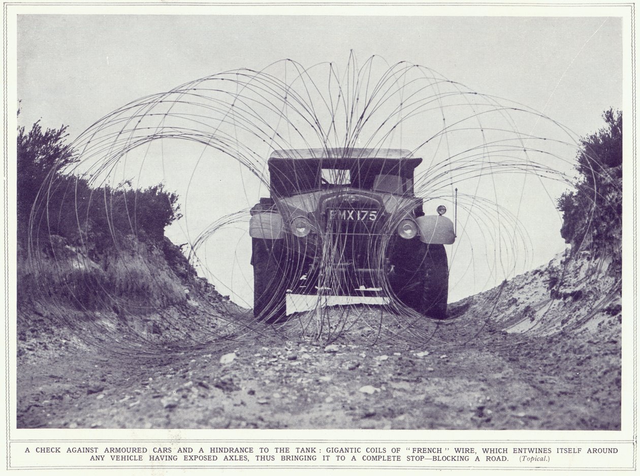 Um carro blindado é detido por gigantescos rolos de arame francês bloqueando a estrada, do The Illustrated War News, publicado em 22 de novembro de 1939. de English Photographer