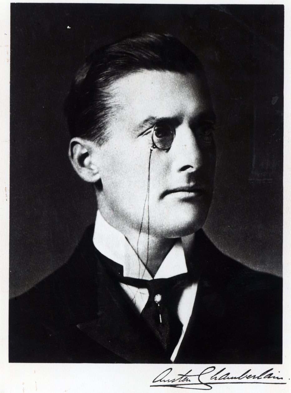 Austen Chamberlain de English Photographer