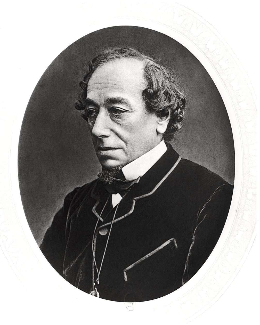 Benjamin Disraeli (1804-81) c.1874 de English Photographer