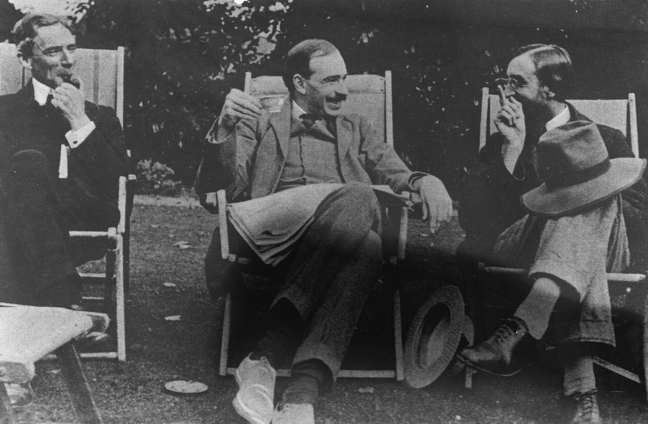 Bertrand Russell, JM Keynes e Lytton Strachey, c.1917 de English Photographer