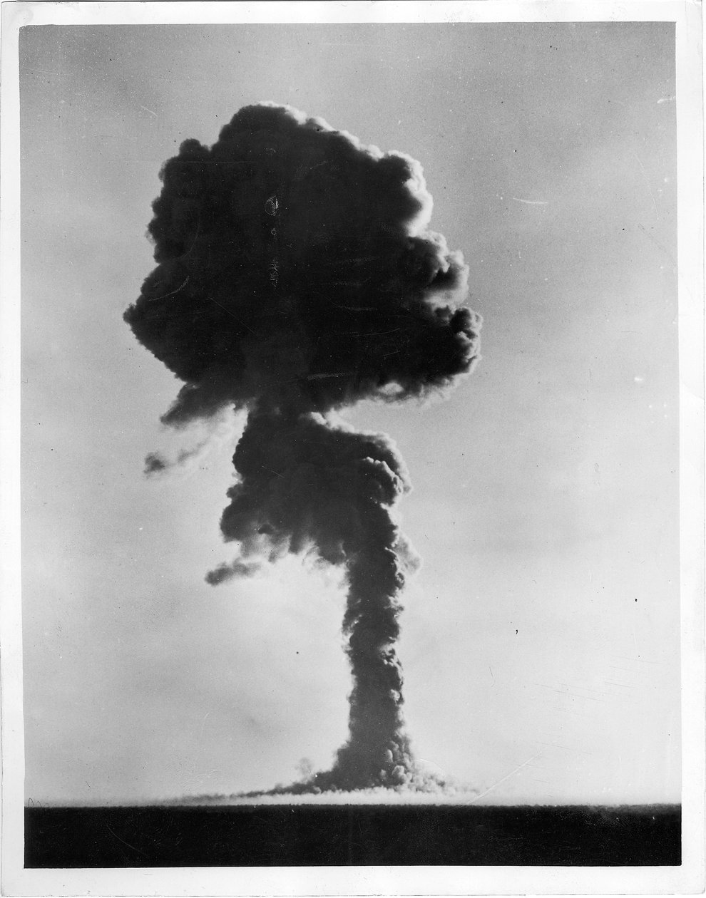 Britains Second Atomic Weapon Exploded, 15 de outubro de 1953 (impressão em gelatina prateada) de English Photographer