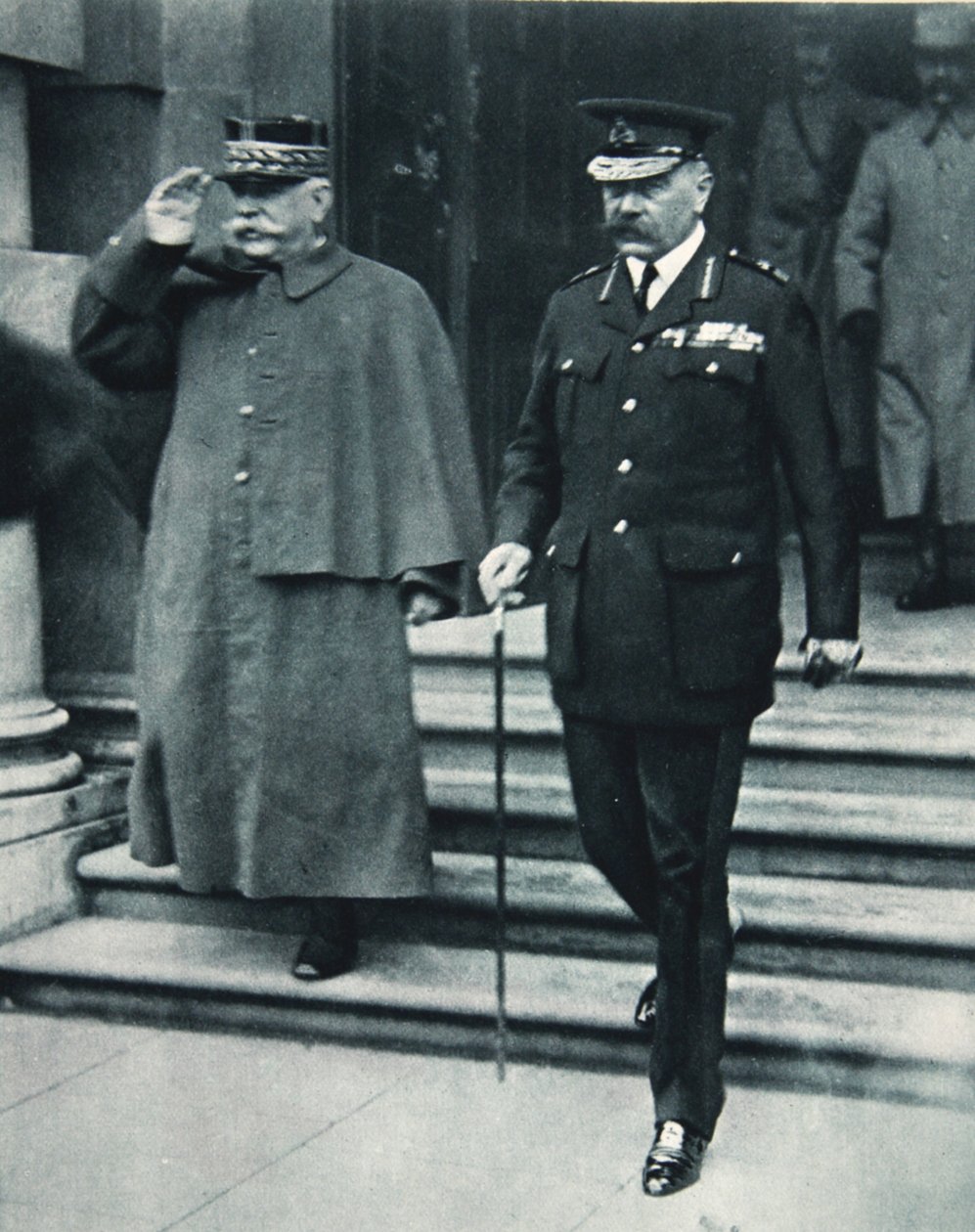 Ministro Britânico da Guerra e Generalíssimo Francês: Lord Kitchener e General Joffre, do The Illustrated War News, 1916 de English Photographer