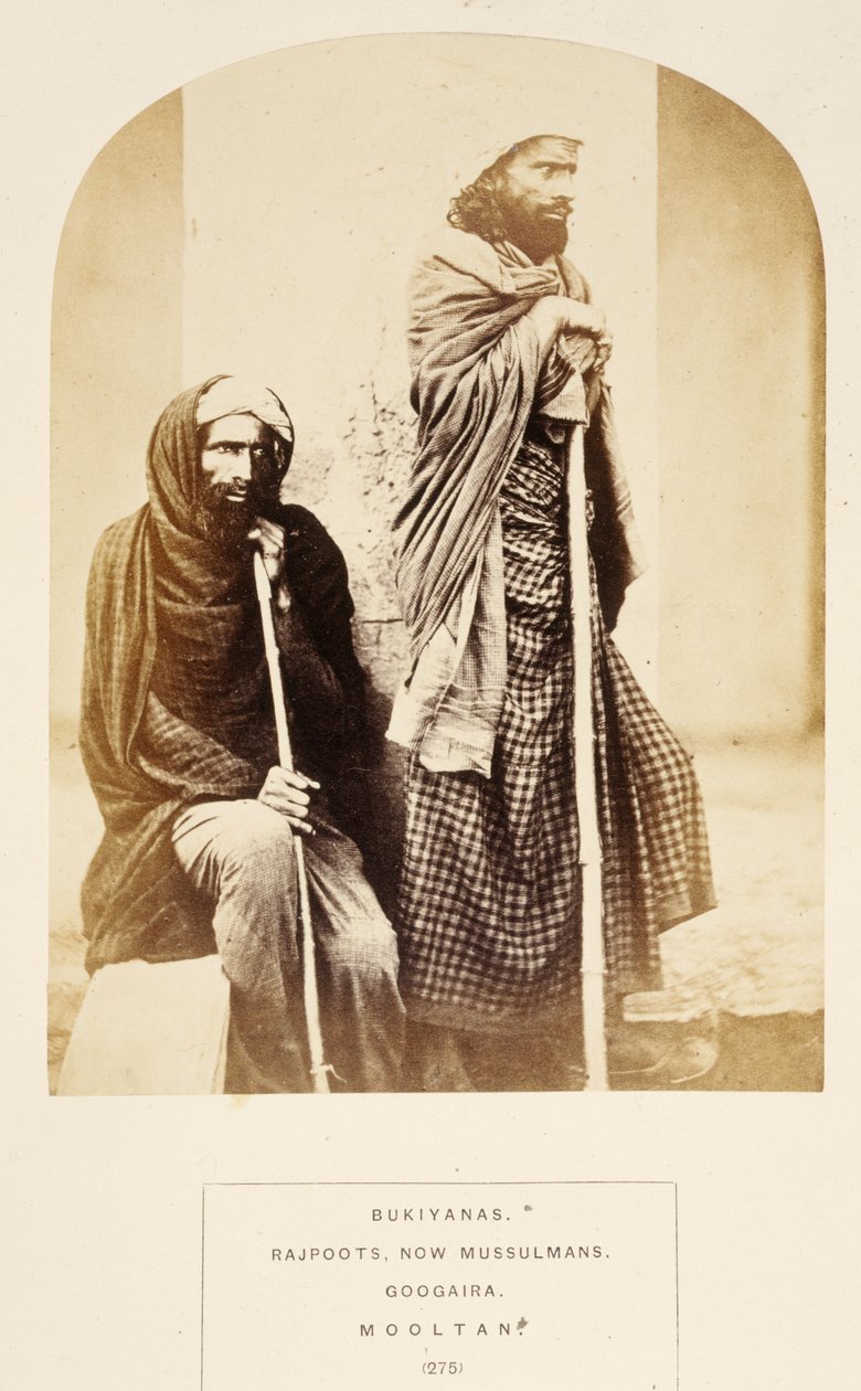 Bukiyanas, Rajpoots, agora Muçulmanos, Googaira, Mooltan, de The People of India, por J. Forbes Watson, publicado em 1868 (impressão de albume) de English Photographer