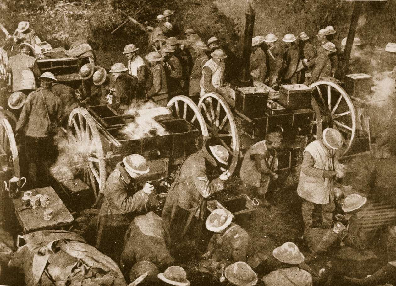 Hora de maior movimento nas cozinhas de campo portáteis do Ancre, 1914-19 de English Photographer