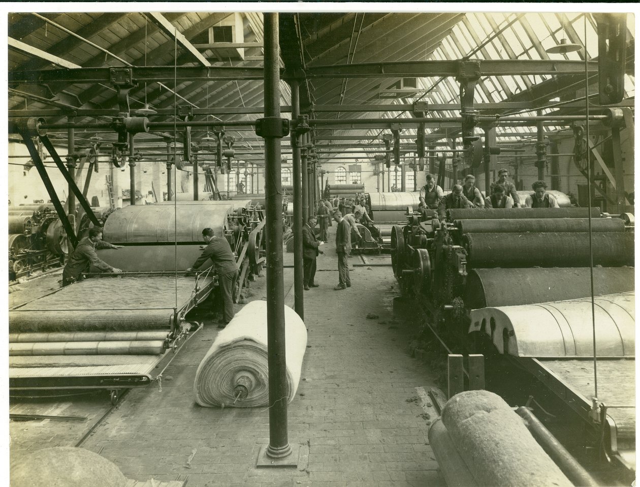 Sala de Cardação, Long Meadow Mill, 1923 de English Photographer