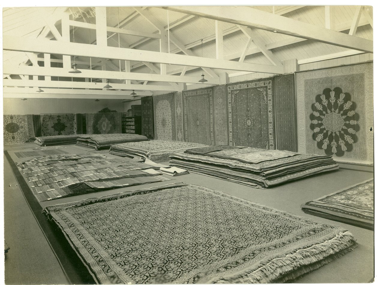 Carpet Trades, showroom principal, 1923 de English Photographer