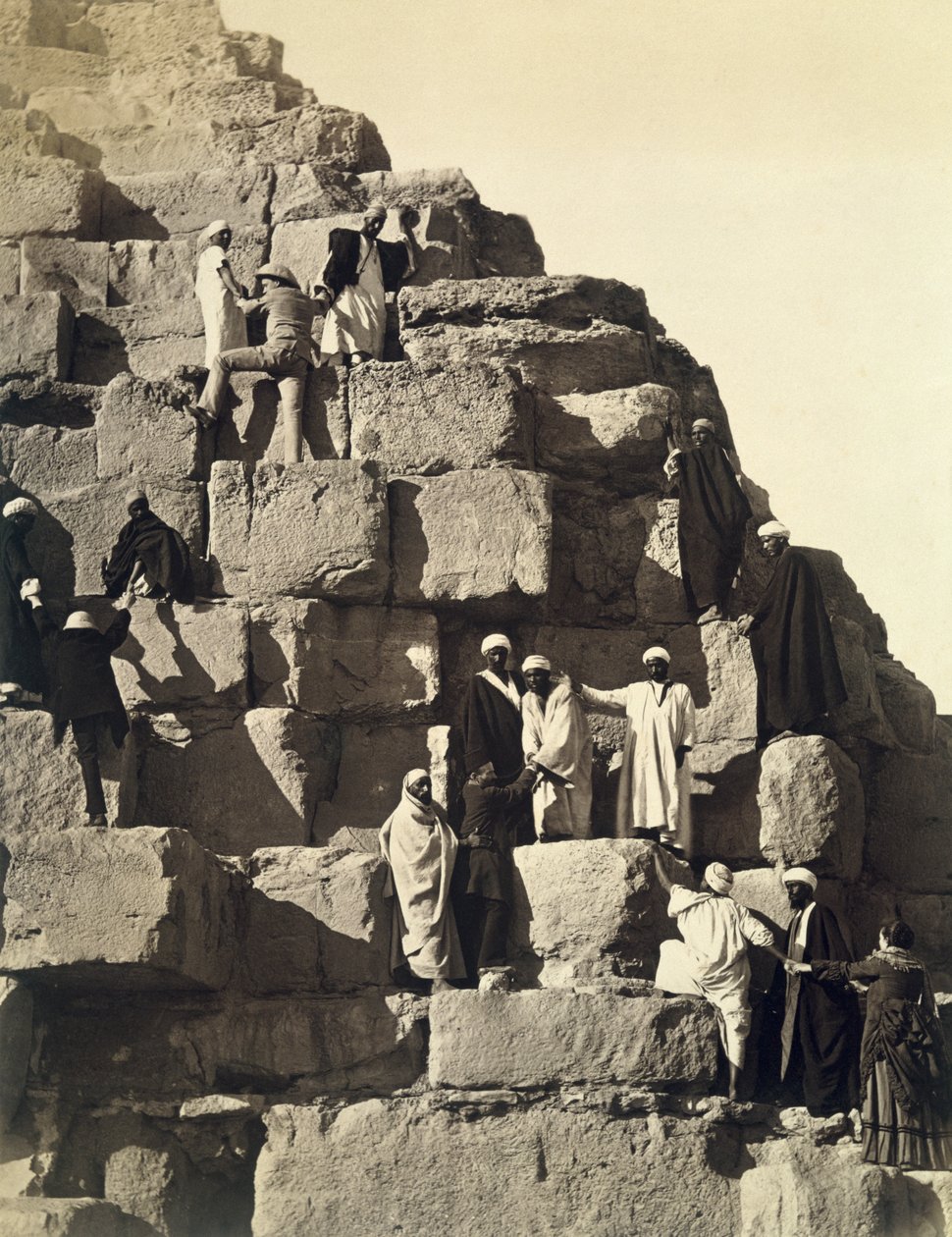 Escalando as pirâmides, 1878 de English Photographer