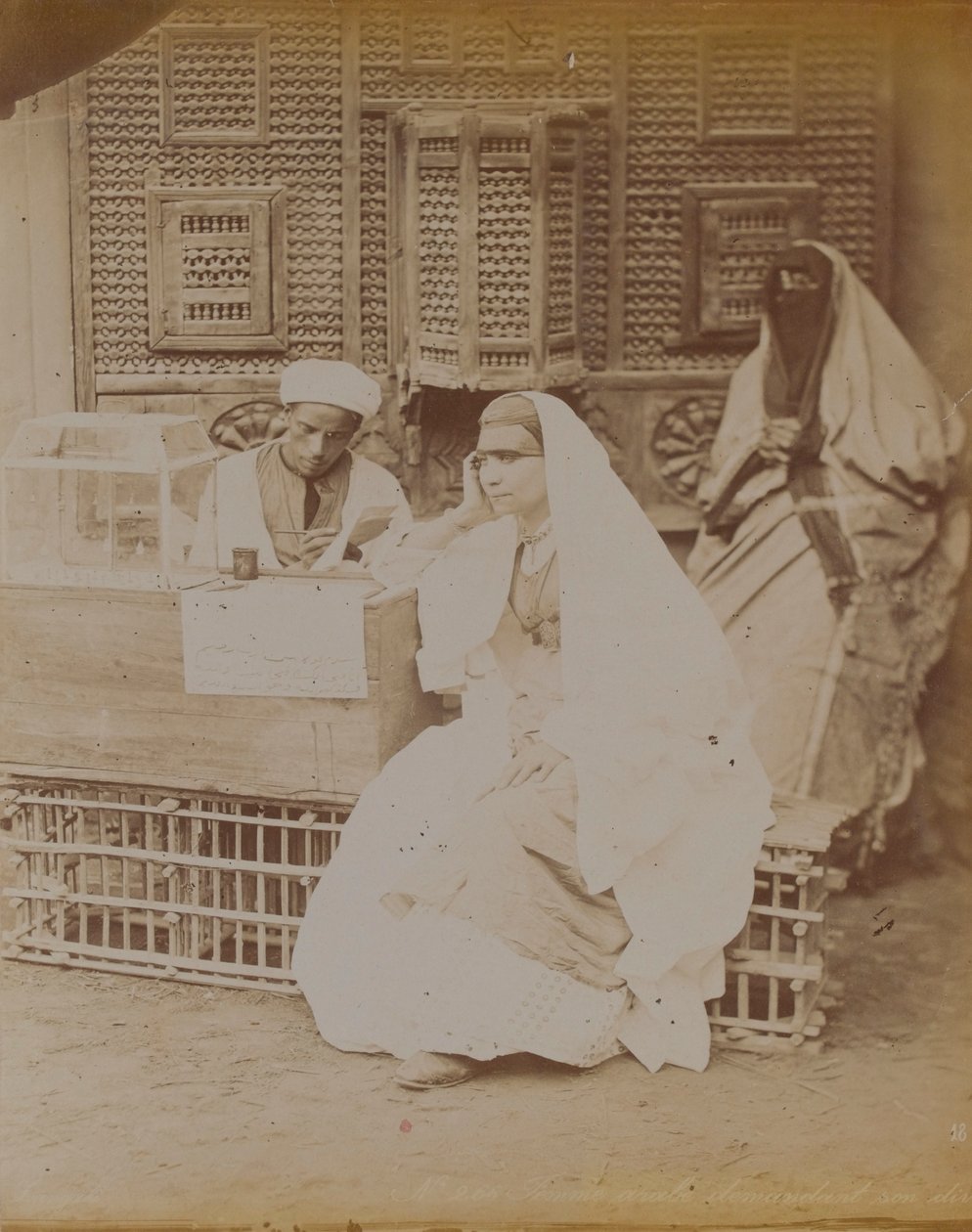 Cena de rua egípcia, 1893 de English Photographer