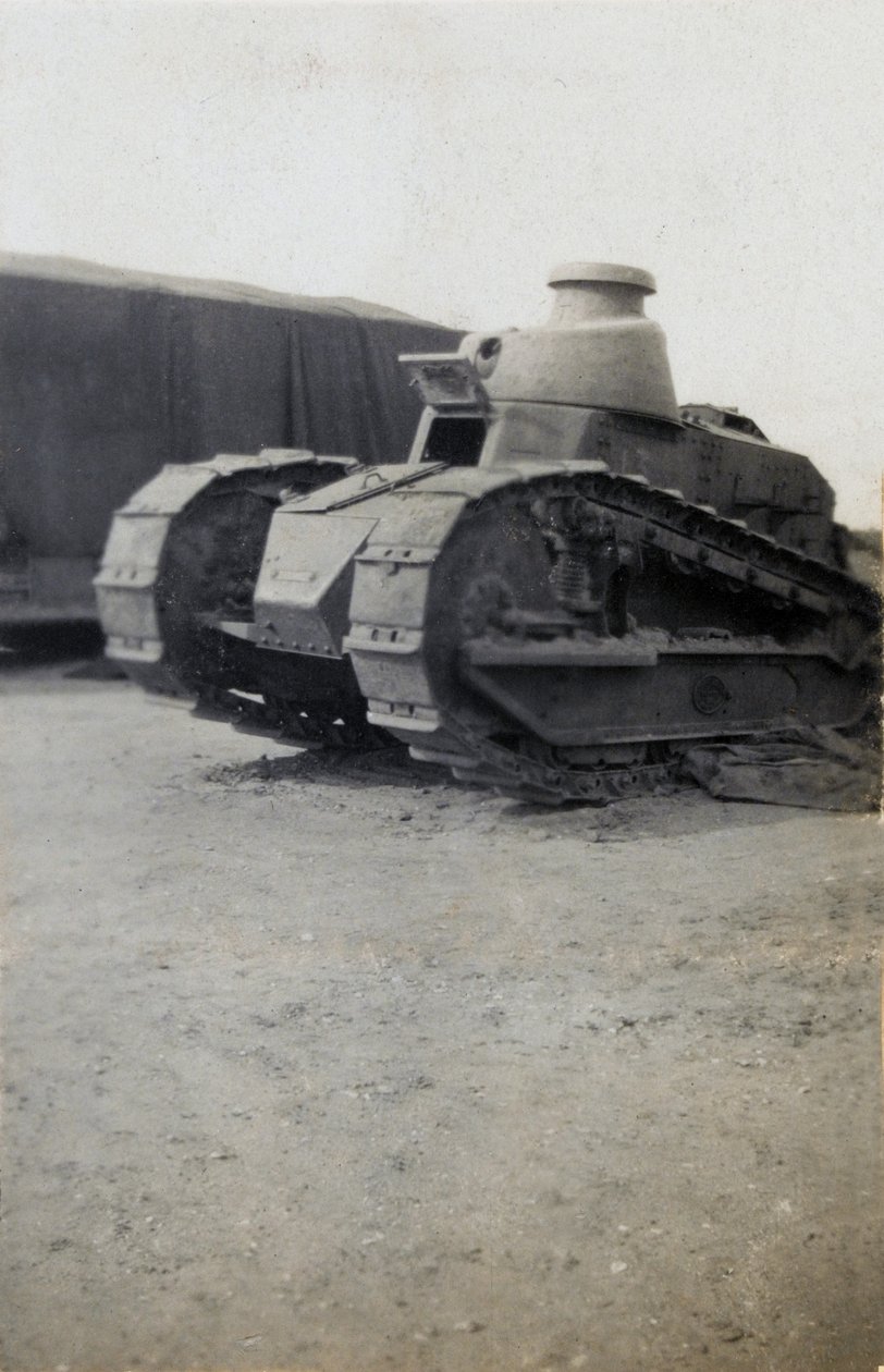 Tanque Renault Renault FT17 durante a prática de batalhas nas pistas de Lulworth, 1919 de English Photographer