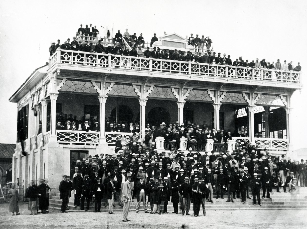 Arquibancada cheia de pessoas, Xangai, c.1870s de English Photographer