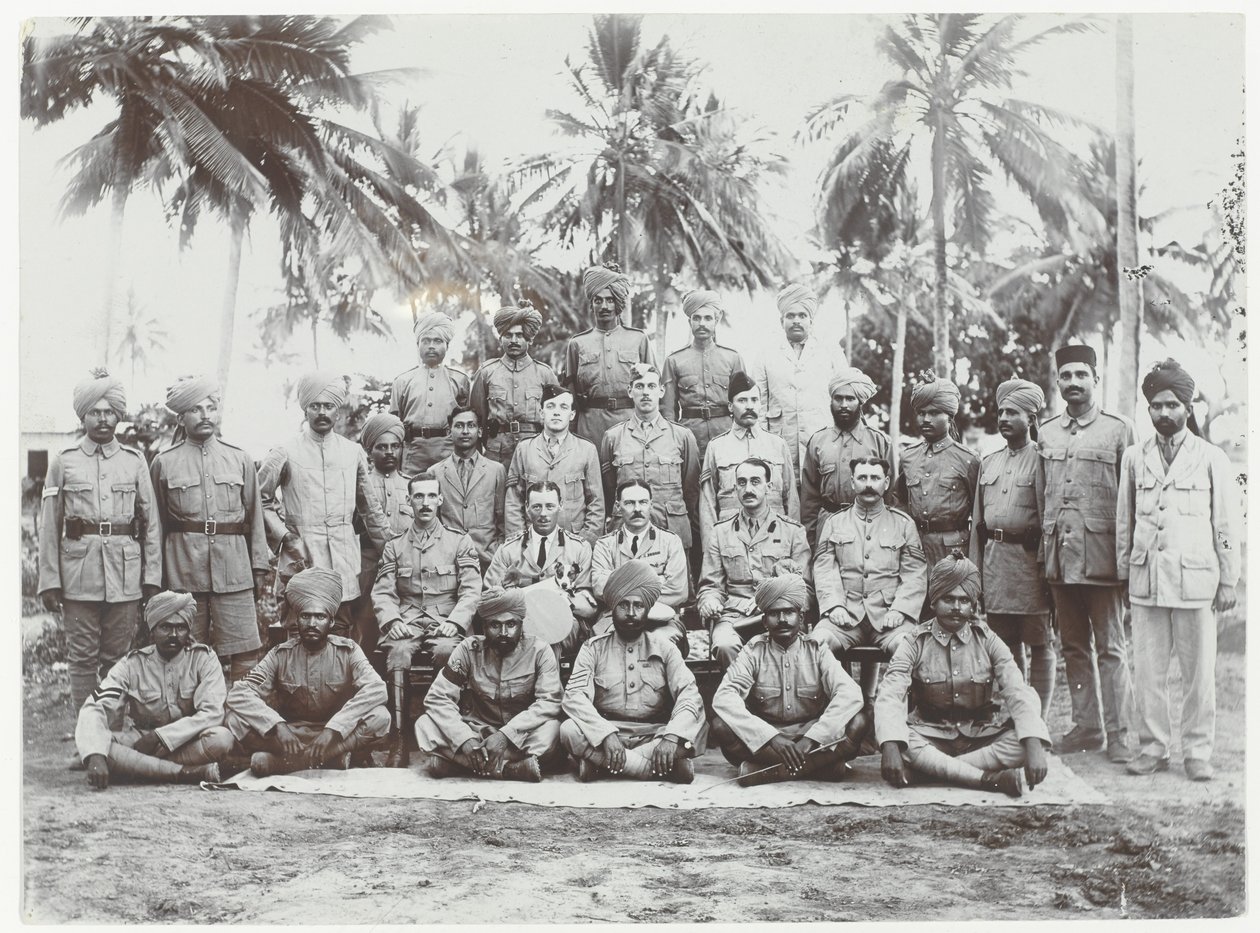 Grupo dos 19 Punjabis na África Oriental, 1914-15 de English Photographer