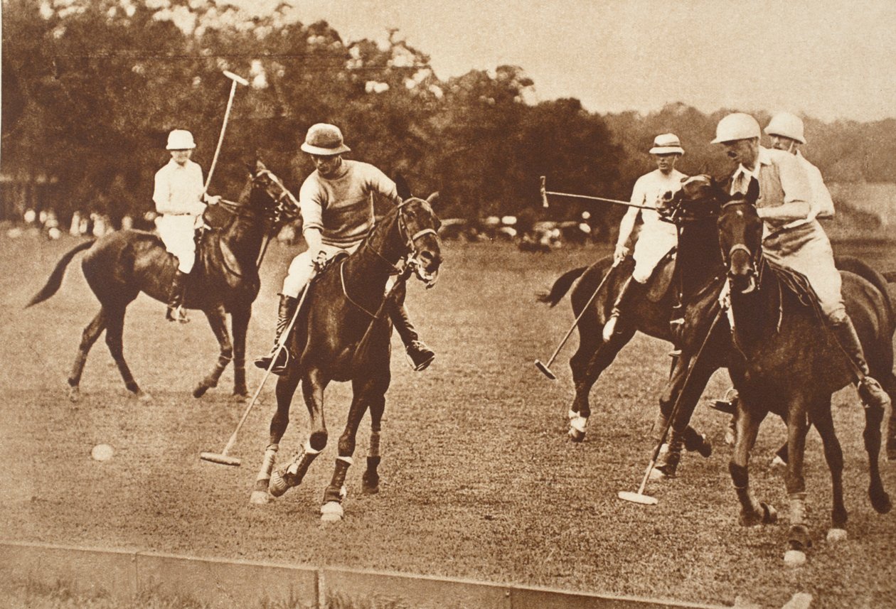 Rei Edward jogando polo em Long Island, Nova York, década de 1930 de English Photographer