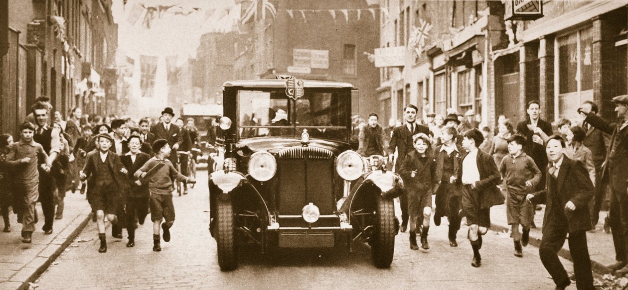 Última visita do rei Georges ao East End, 1935-6 de English Photographer