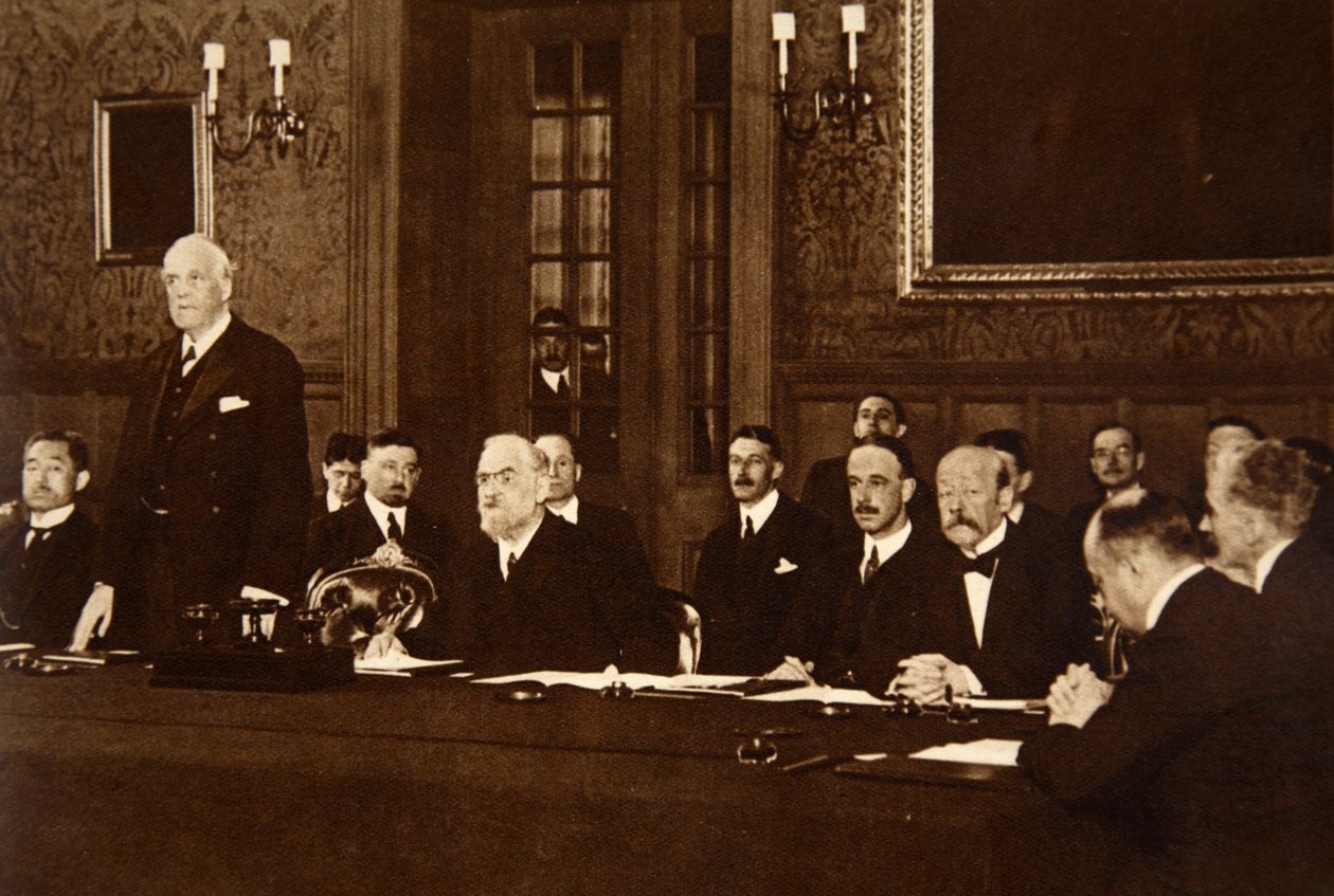 Liga das Nações - primeira reunião em Londres, 1920, o Sr. AJ Balfour falando como Lord Presidente do Conselho de English Photographer
