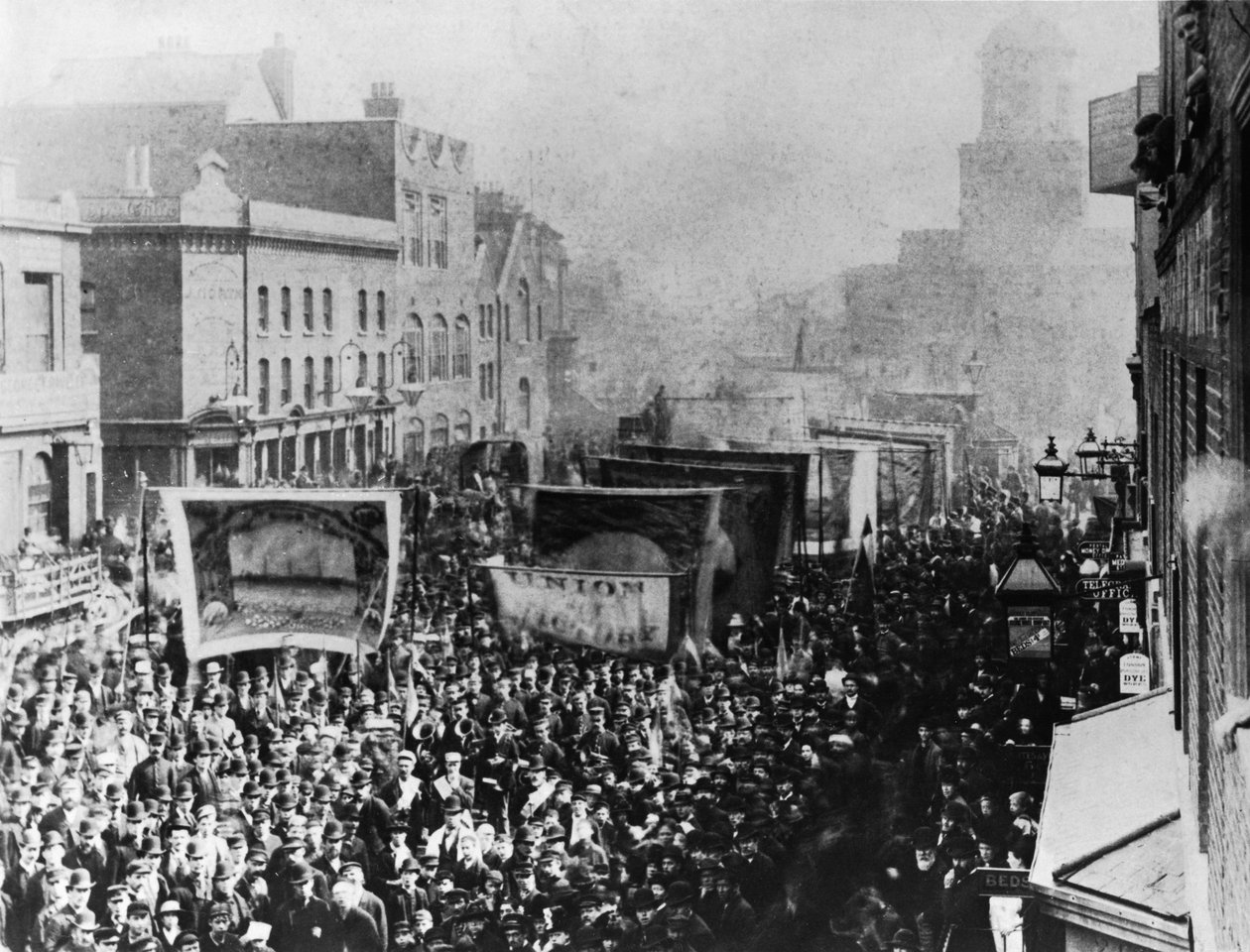 Greve da doca de Londres, 1889 de English Photographer