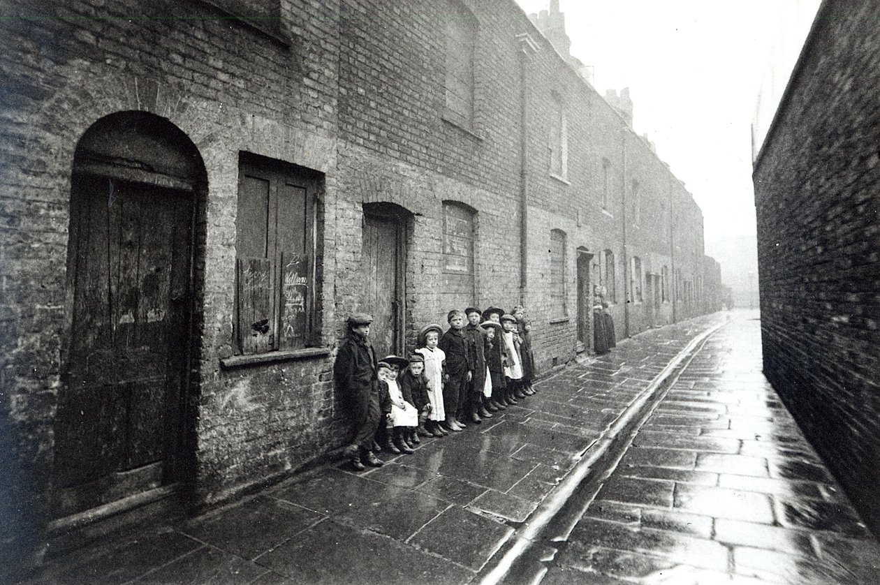 Favelas de Londres, c.1900 de English Photographer