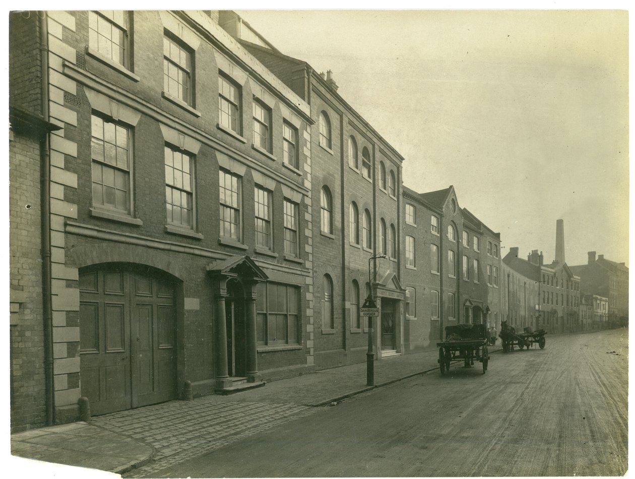 Mill Street, obras de carpetes em Kidderminster, 1923 de English Photographer