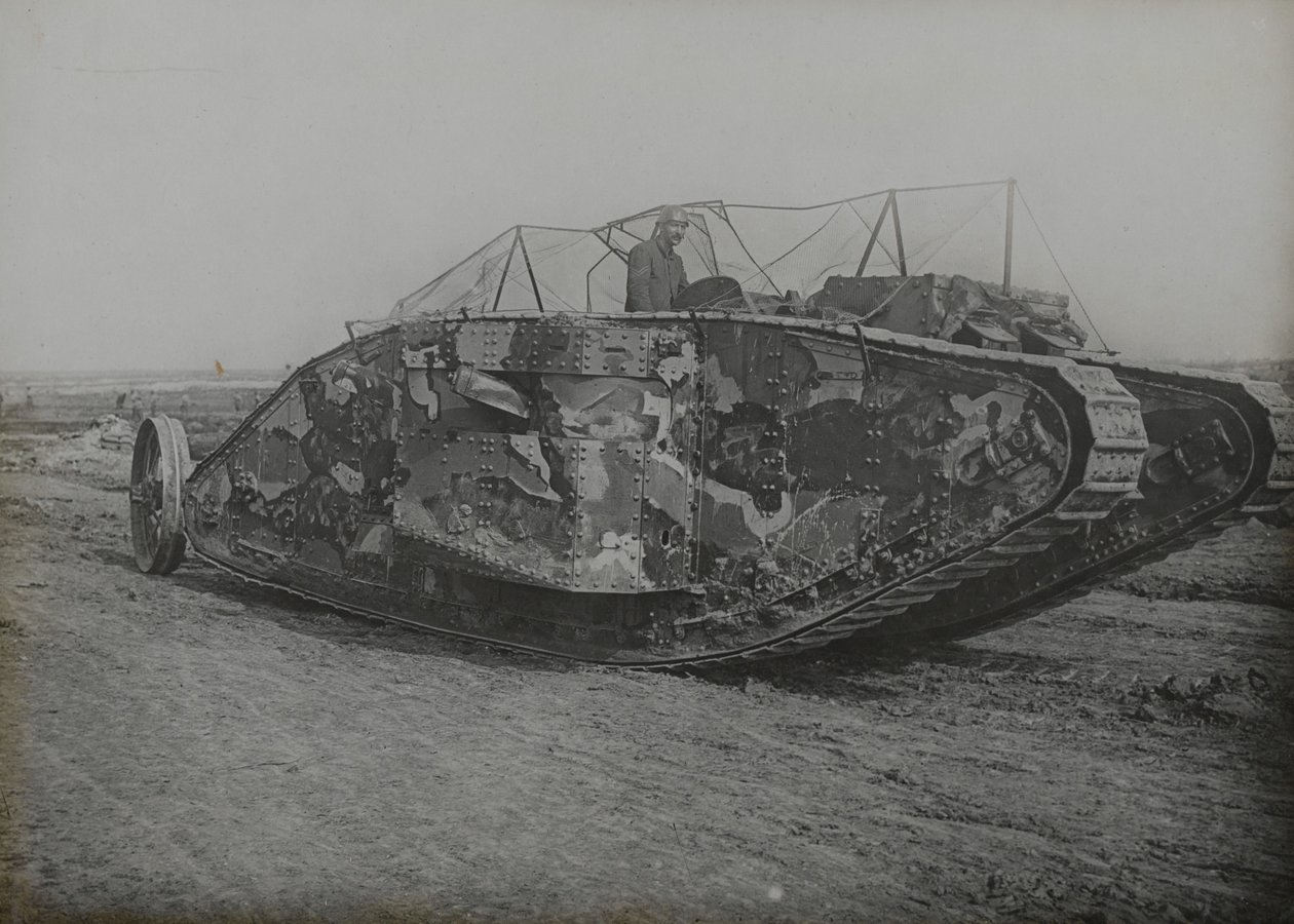 Mk 1 tanque durante o treinamento em Elveden, Suffolk, 1916 de English Photographer