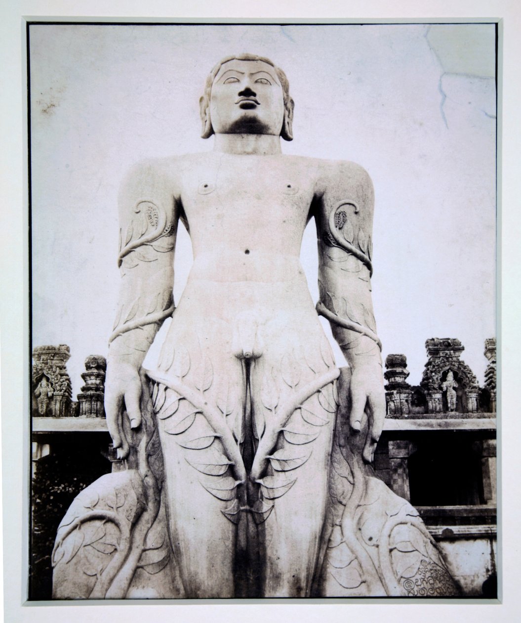 Estátua monolítica de Gommateshvara, Stravana Belgola, c.1855 de English Photographer