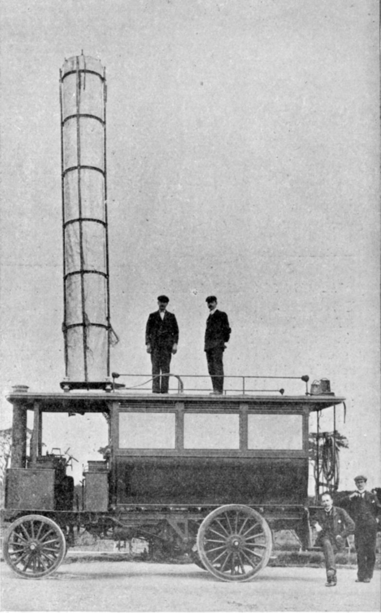 Mr.Marconis Motor Car, equipado com o funil para transmitir e receber telegramas sem fio, ilustração de The King, 25 de maio de 1901 de English Photographer