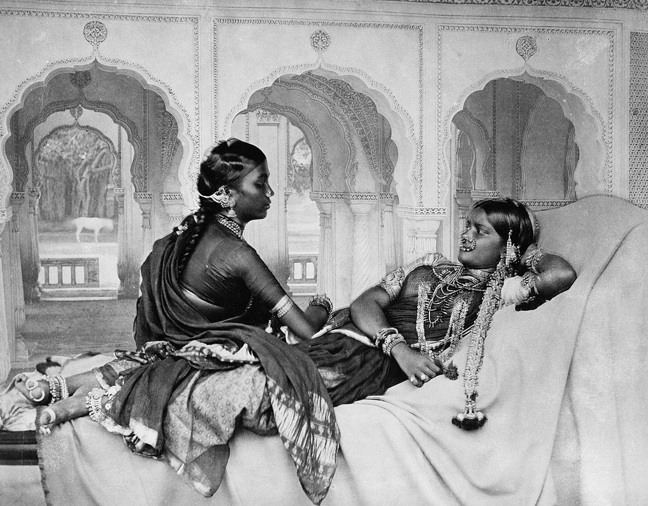 Garotas Nautch (garotas dançando), década de 1890 de English Photographer