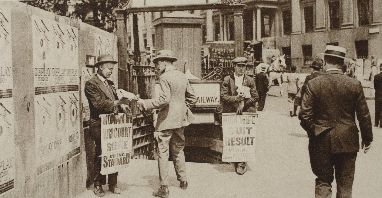 Vendedores de jornais em Trafalgar Square, de Wonderful London, publicado em 1926-27 (fotogravura) de English Photographer