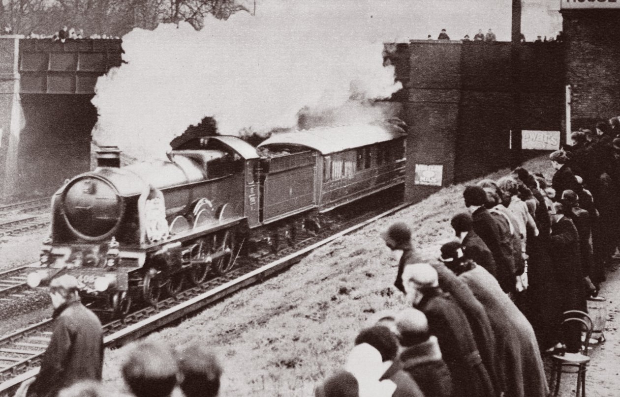 No caminho para Windsor, o corpo de George V no caminho para seu lugar de descanso final em Windsor, 1936 de English Photographer