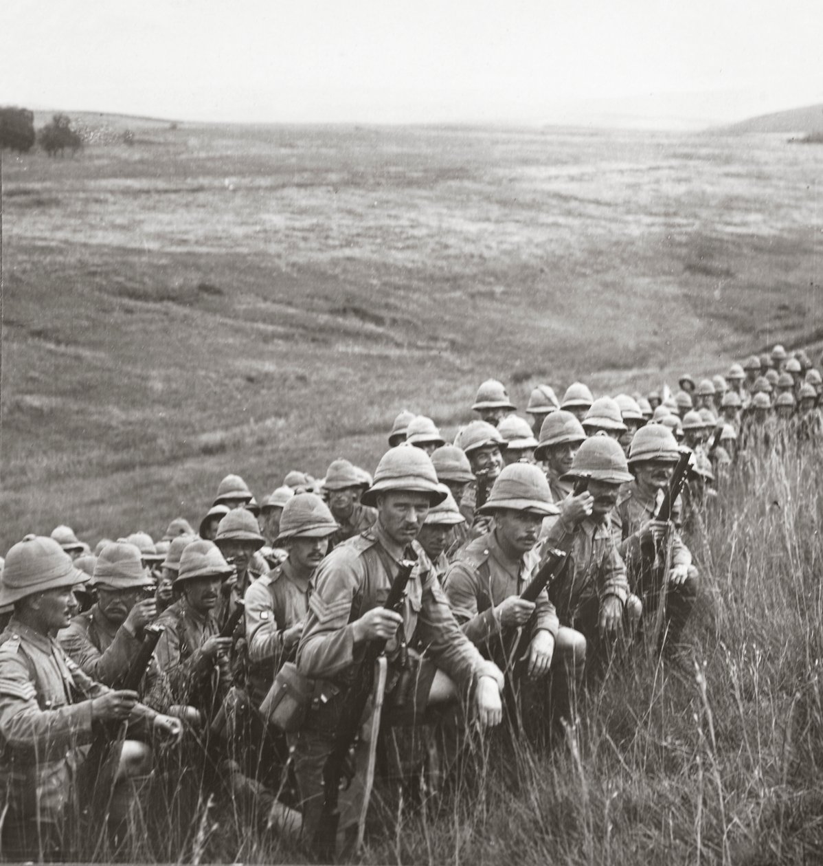 Nossas reservas aguardam ordens para subir para suas novas posições nas encostas do Cabo Helles, 1915 de English Photographer