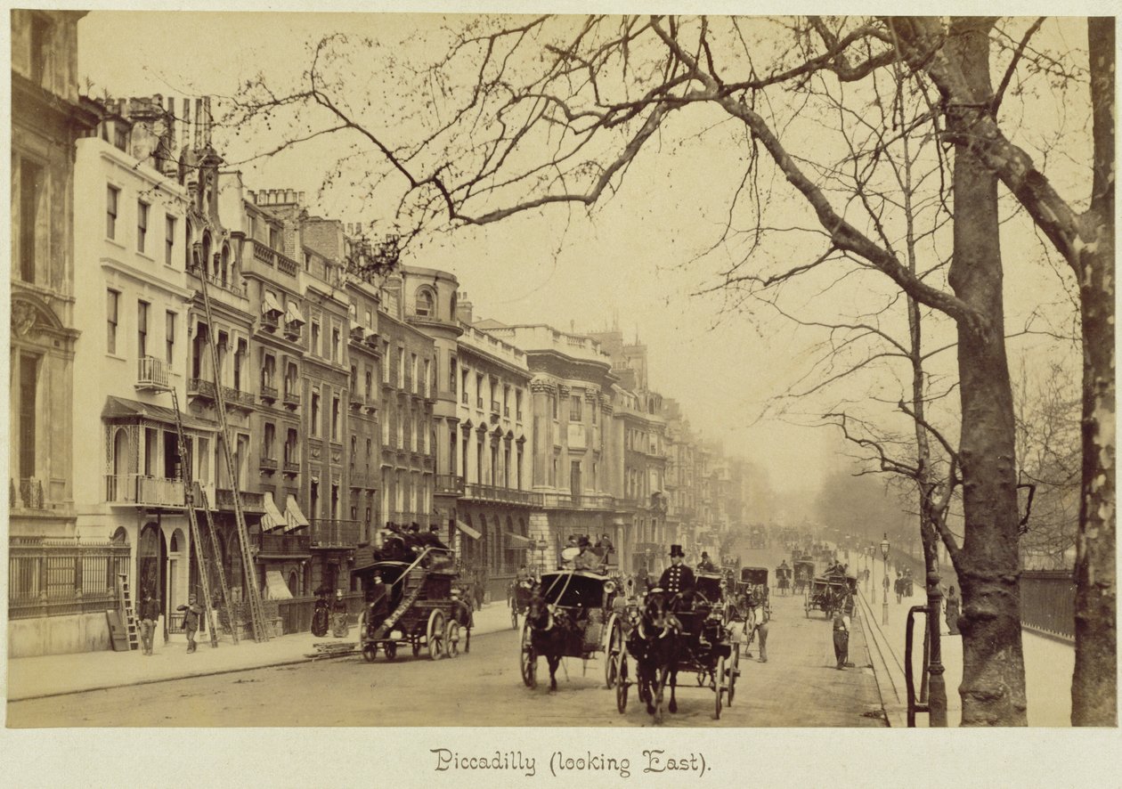 Piccadilly voltado para o leste, (foto sépia) de English Photographer