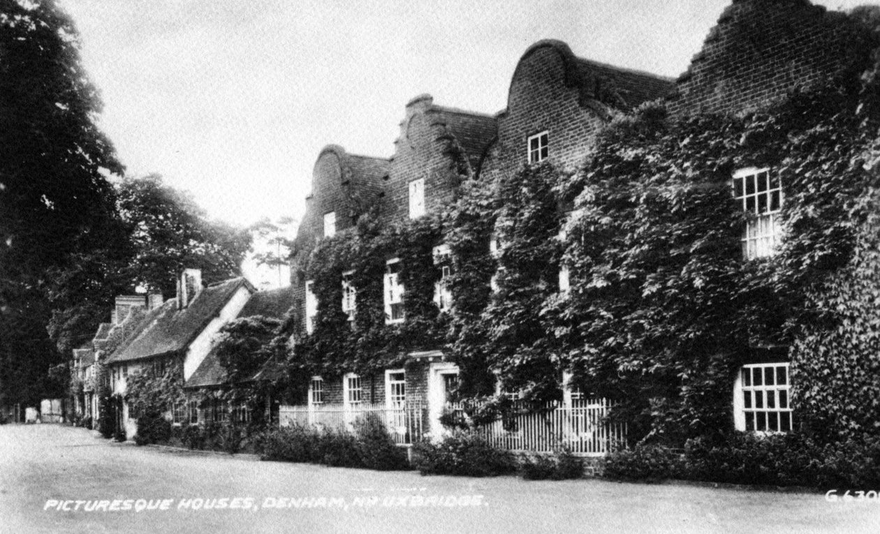 Casas pitorescas, Denham, perto de Uxbridge de English Photographer