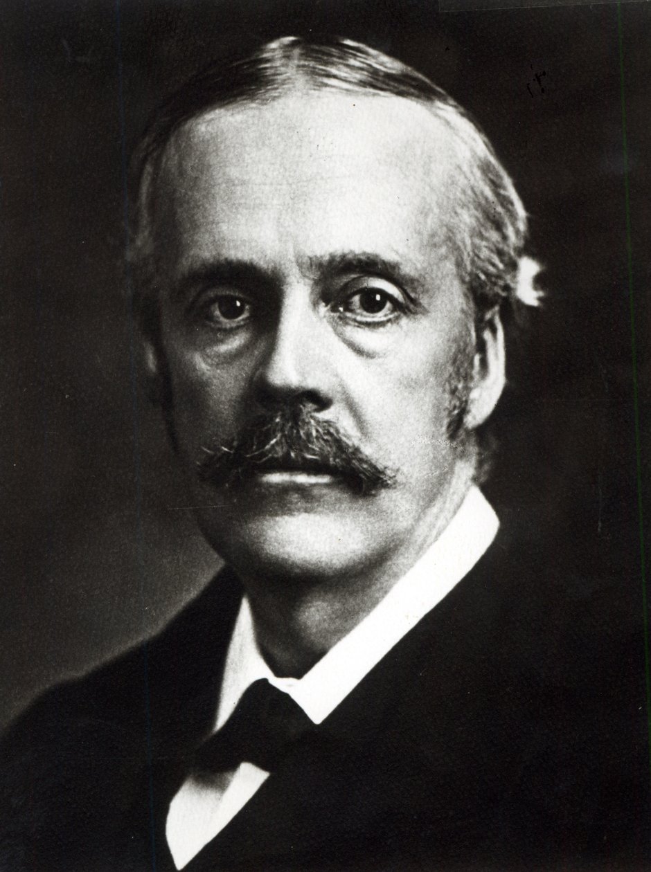 Retrato de Arthur James Balfour de English Photographer