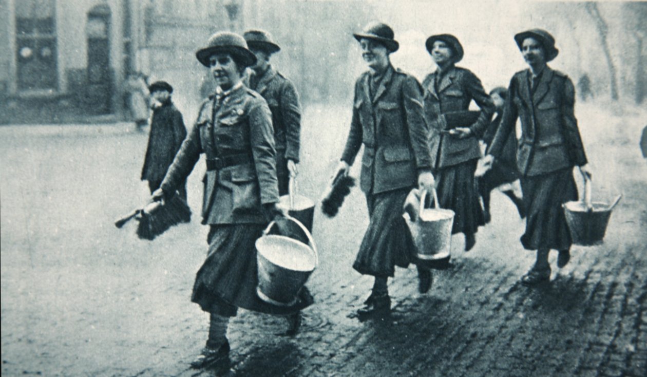 Proteção prática em ruas escuras, ilustração do The Illustrated War News, janeiro de 1917 de English Photographer