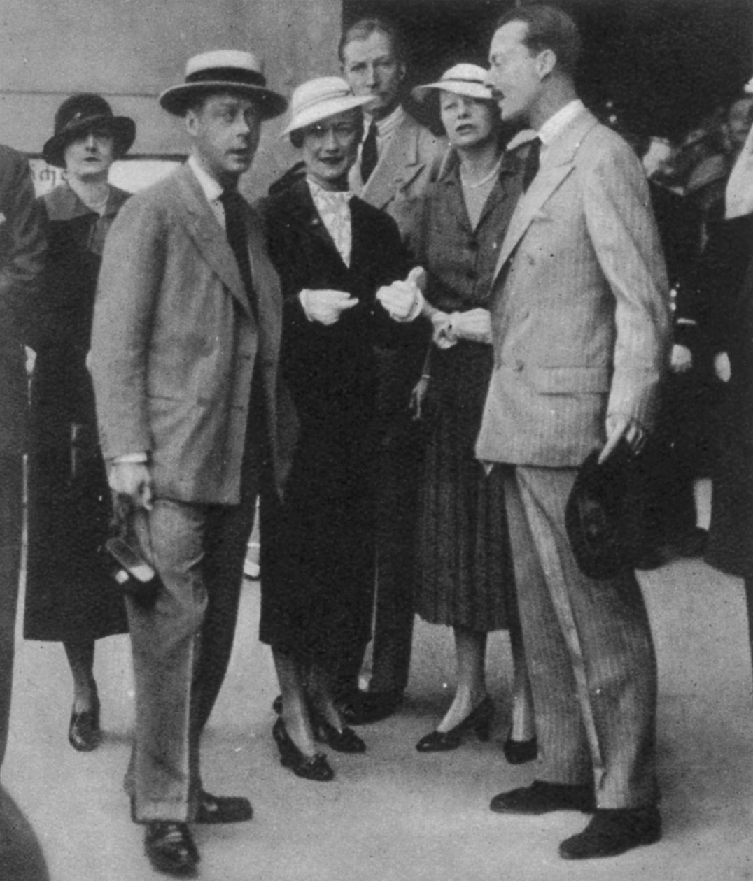 Prince Edward e Wallis Warfield Simpson em um cruzeiro real, 1936 de English Photographer